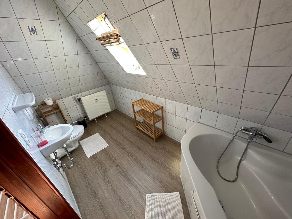 Schoene Grosse Maisonettenwohnung In Weissenthurm Luaran gambar