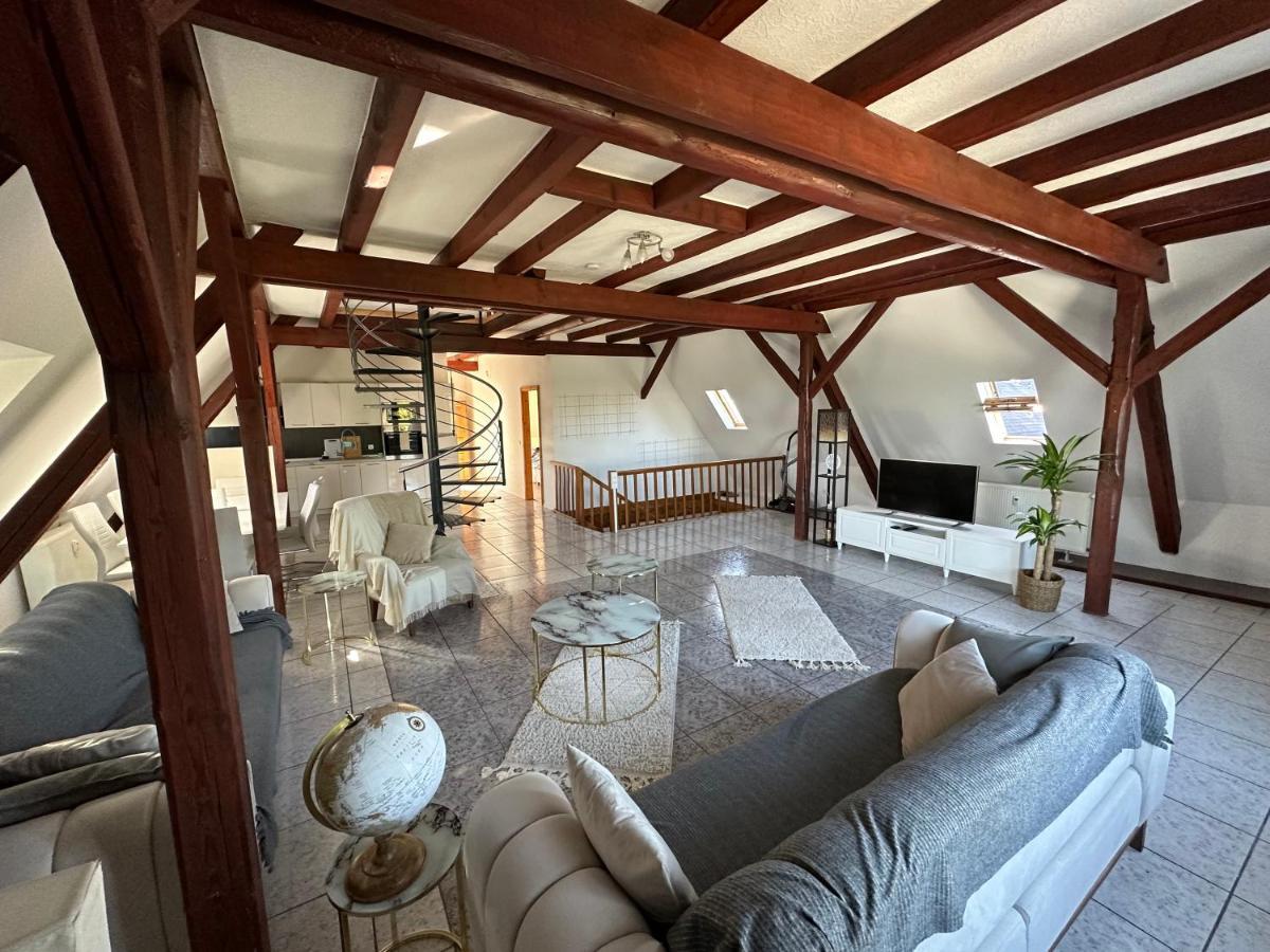 Schoene Grosse Maisonettenwohnung In Weissenthurm Luaran gambar
