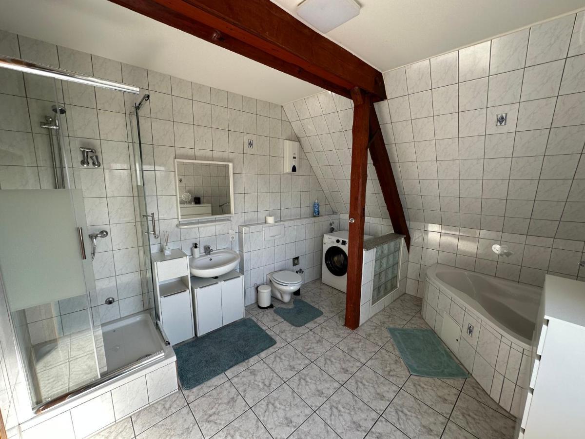 Schoene Grosse Maisonettenwohnung In Weissenthurm Luaran gambar