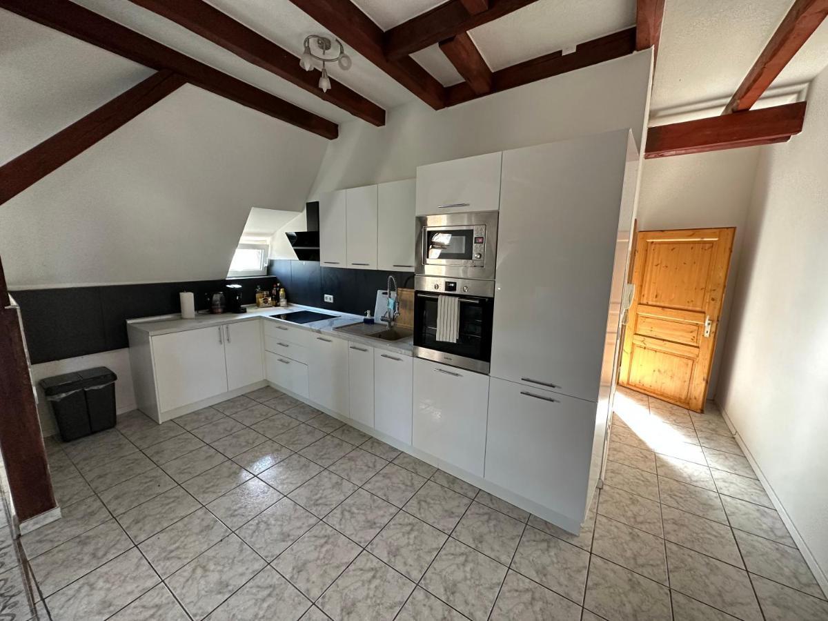 Schoene Grosse Maisonettenwohnung In Weissenthurm Luaran gambar